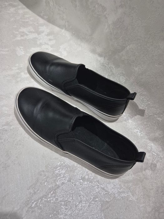 Слипоны h&m.