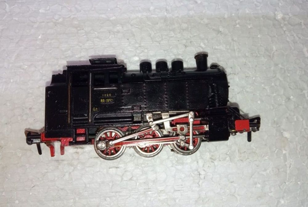 Locomotiva fleischmann BR80 scara H0, 1:87

Tracțiune integrală pe toa