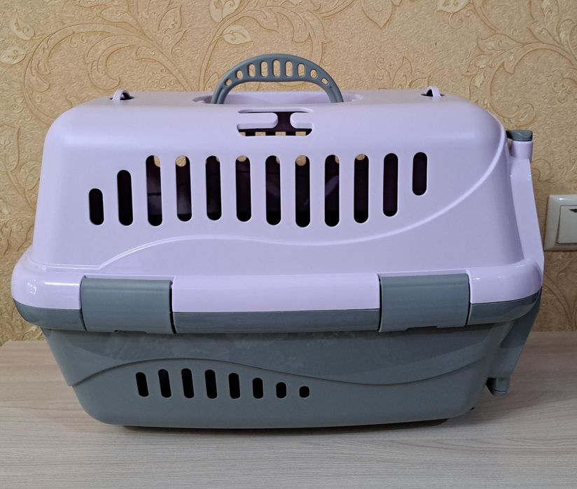 Новая переноска пластиковая.