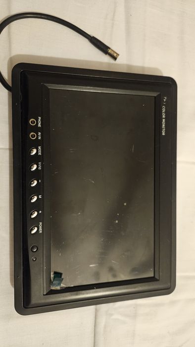 Портативен LCD/TFT монитор 7 инча за кола, бус или видеонаблюдение