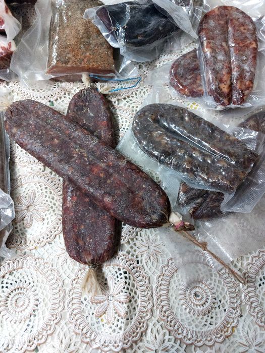 Домашни мезета старец,луканка..и т.н.