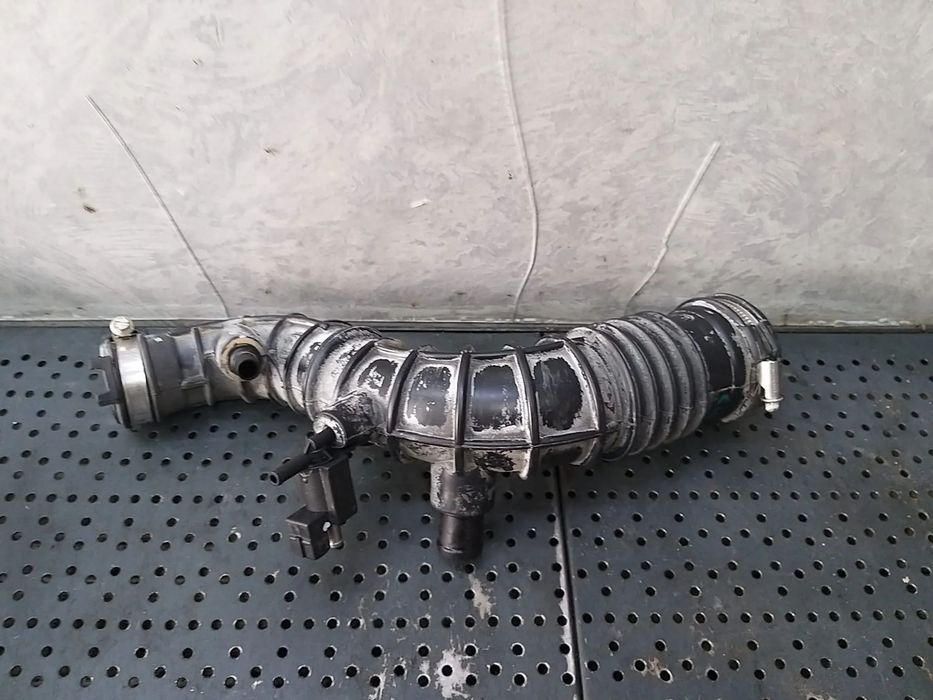 Furtun admisie aer cu senzor 0.9 tce renault clio 4 70134303 8200603558 146764382r