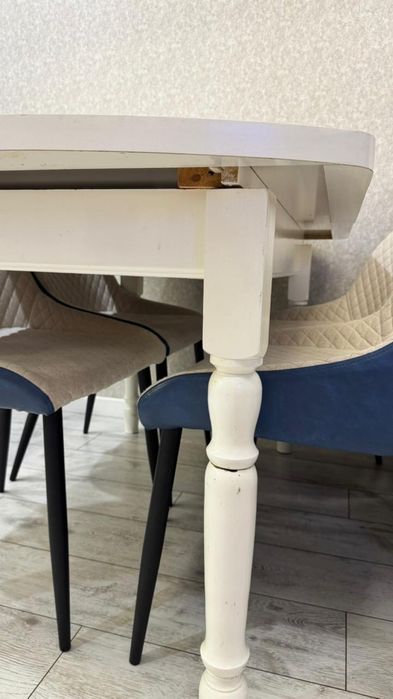 Стол со стульями