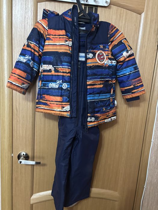 Продам куртки зимние весенние