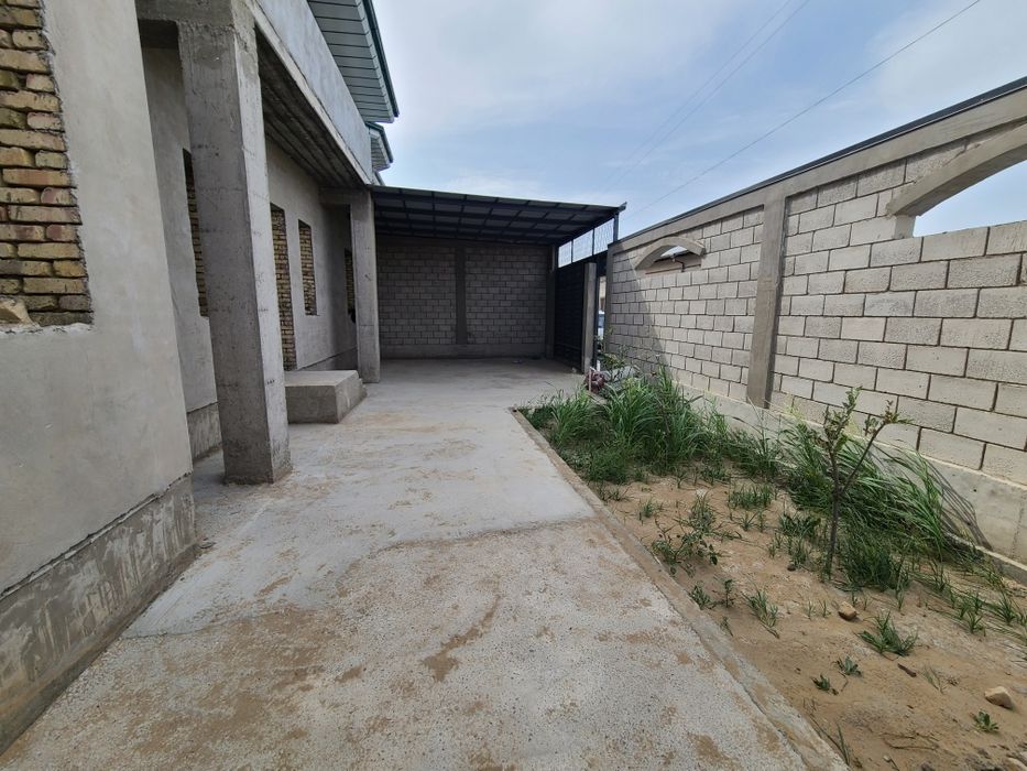 Бухоро 5 мкрн орка томонда 2 этажлик коробка участка сотилади