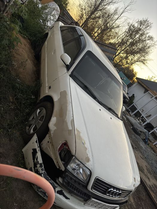 Продам Audi A6 C4 2,6л 1995г