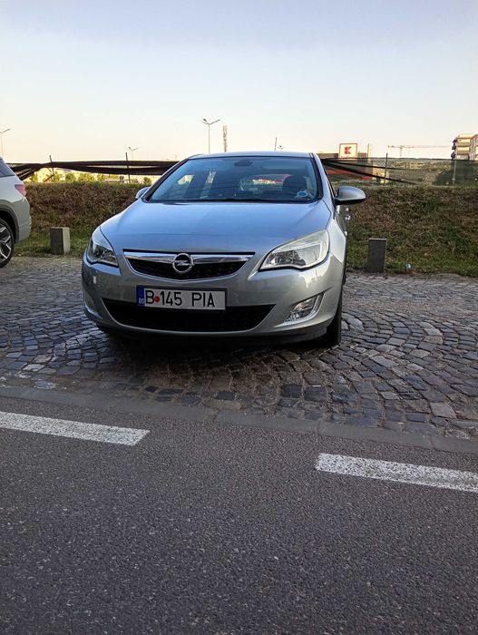 Vând Opel Astra j 1,4 benzină cu GPL