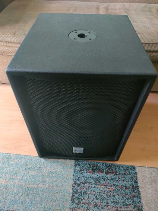 4 basi subwooferi activi 1 Behringer 1 alto 2 Electrovoice elx 118P