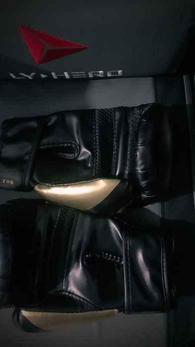 Vand manusi de box de marimea 6oz