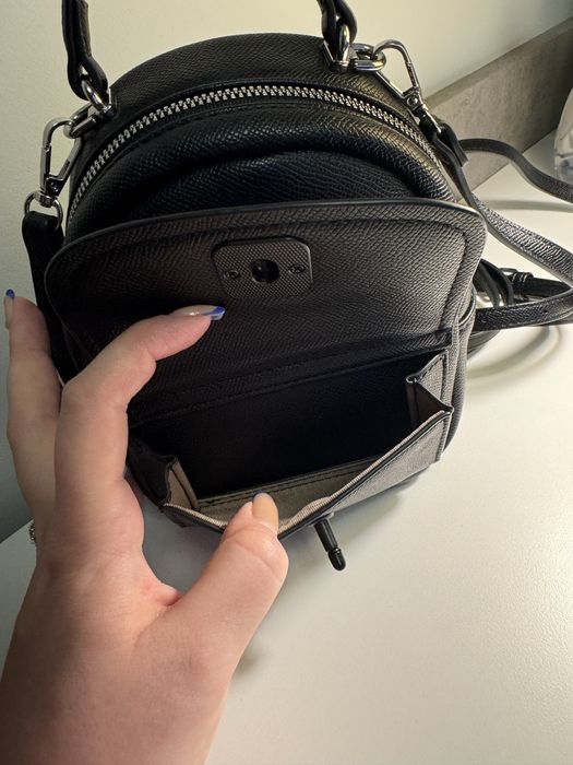 Малка черна раница David Jones