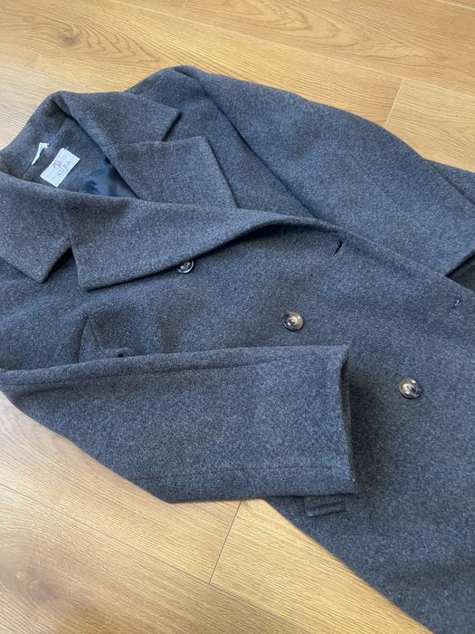 Пальто серое смотрится классно