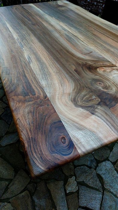 Маса от орех със столче с епоксидна смола