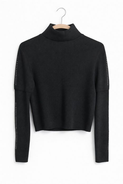 Черен пуловер с камъчета