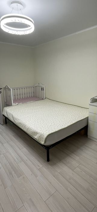 Продам двуспальную кровать