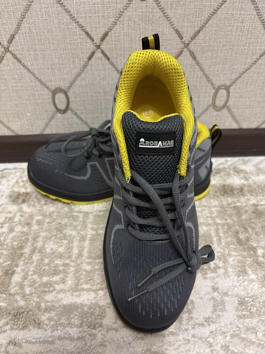 Продаю спец обувь мужской