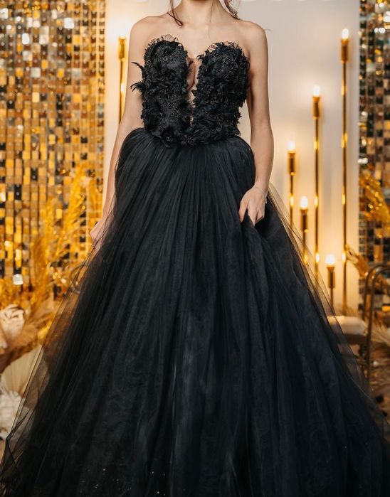 Черна бална рокля