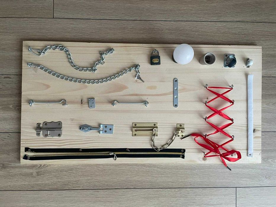 Busy Board / Placa de activitati Montessori