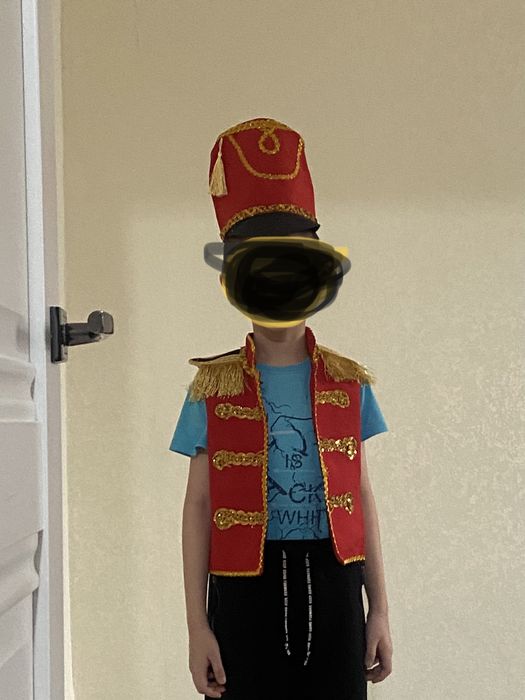 Продам новогодние костюмы