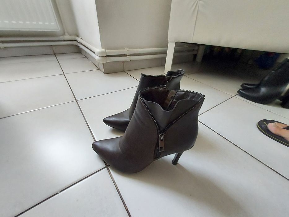 vand botine piele ecologică, marimea 38,produs de calitate,