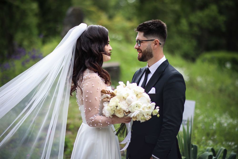 Filmari video , fotografii, albume foto, fum greu.