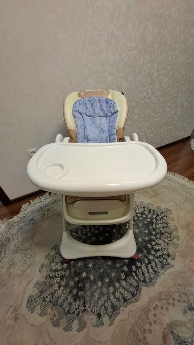 Продаётся детский стульчик для кормления Karmababy