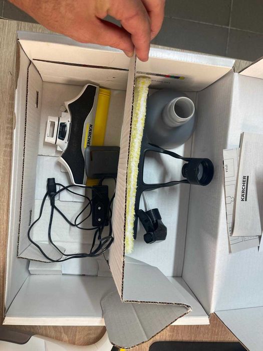 Aspirator de geamuri  Karcher WV 7 Signature Line, 0.15L, Alb/Negru