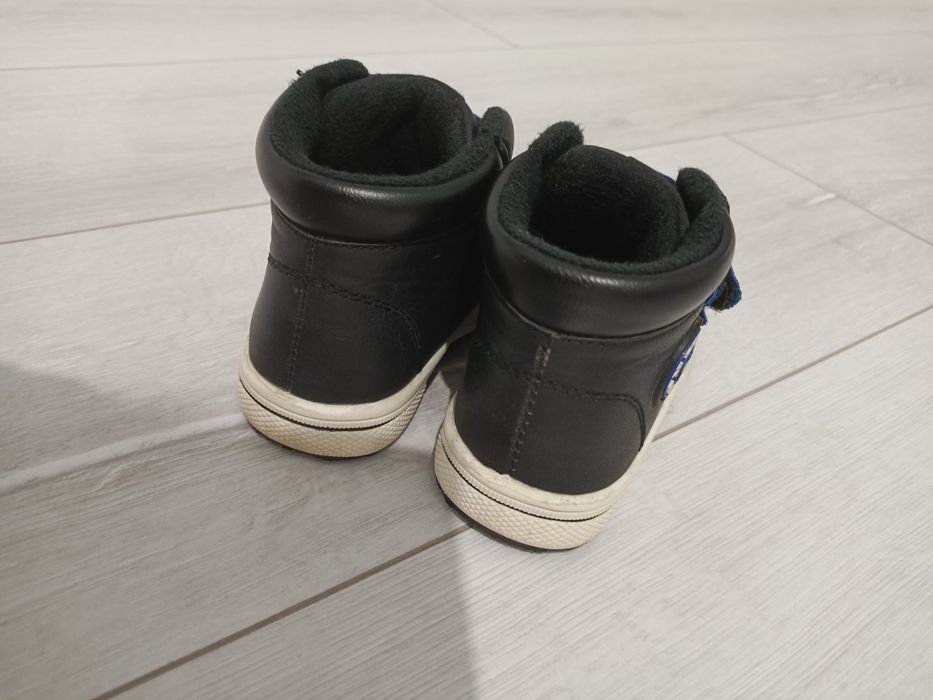 Продам ботинки черного цвета