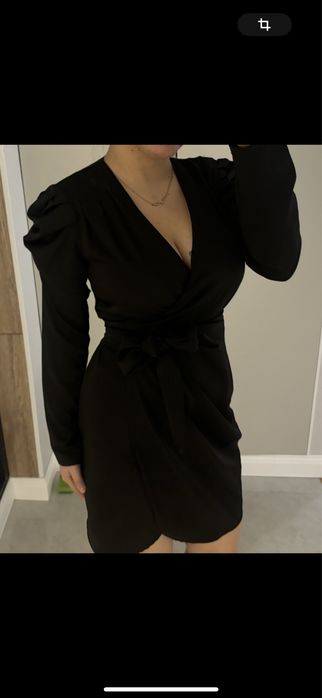 Атласное черное платье