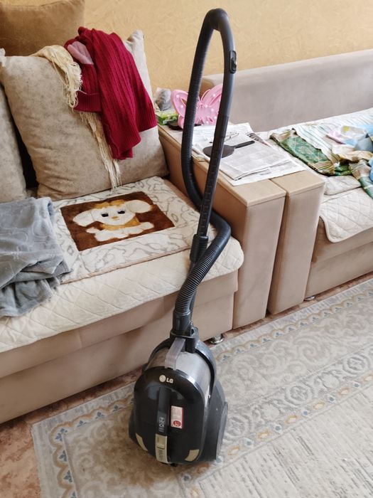 Продам пылесос марки LG