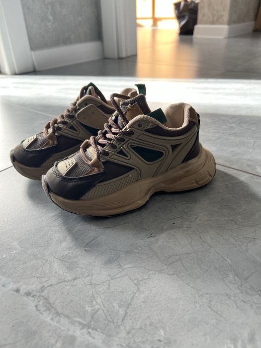 Продам кроссовки