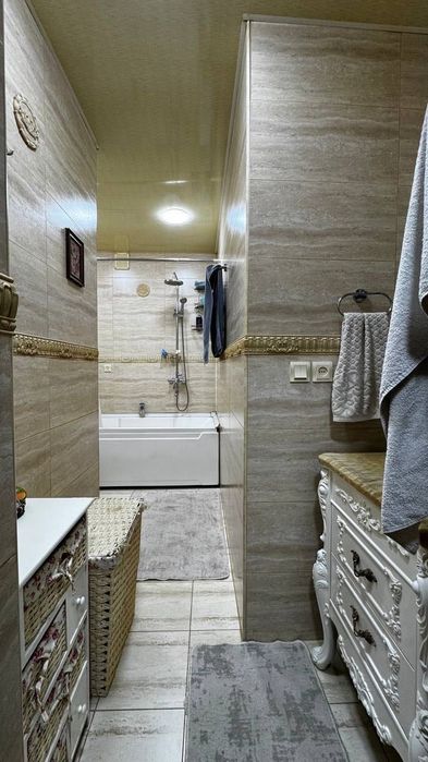 2 квартиры — 3-комн. + 4-комнатная, 180 м², МВД, Интерпол, Космонавтов