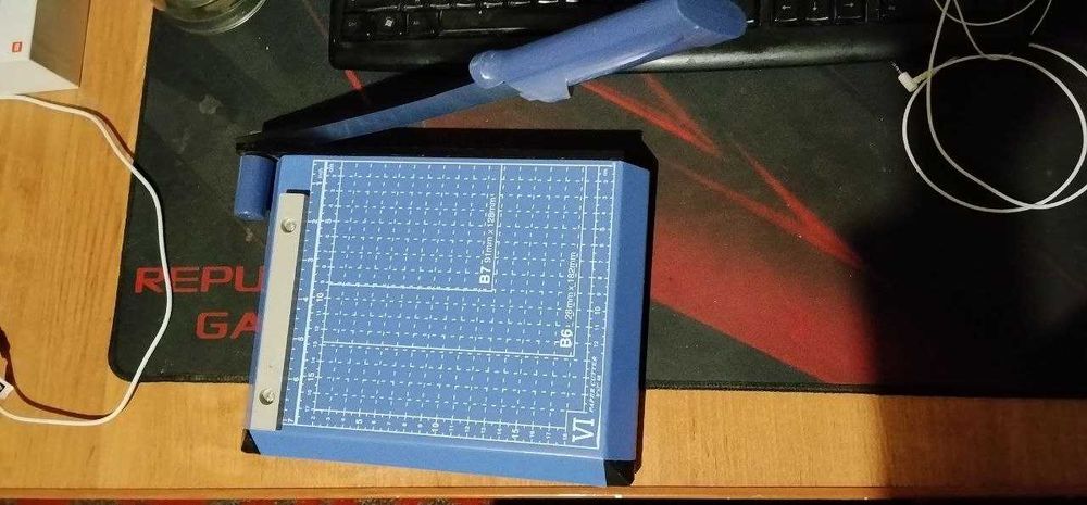Резак для бумаги А4 сабельный