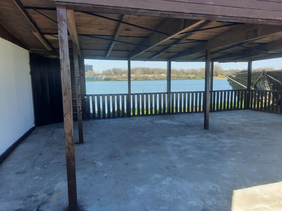 Inchiriez spatiu comercial cu 2 terase in statiunea Jupiter pe plajă.