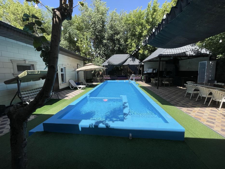 Дача котедж по суточна в городе