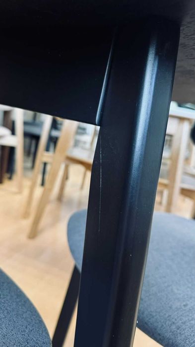 Деревянный стол с витрины