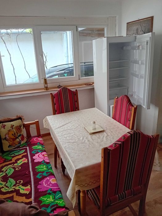 Vind casa in com Taut cu toate facilitatilesi livada cu 100 de pomi