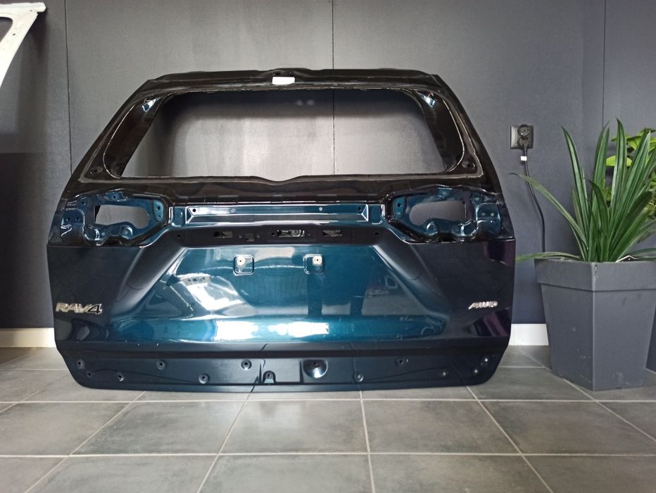 Крышка багажника Rav4 50 кузов оригинал без дефектов