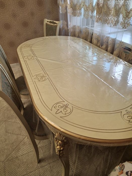 Стол со стульями