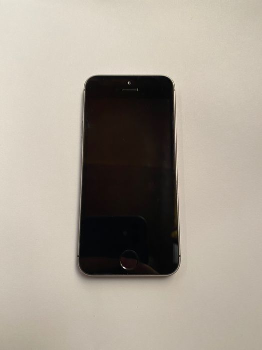 Продавам iPhone SE 2016