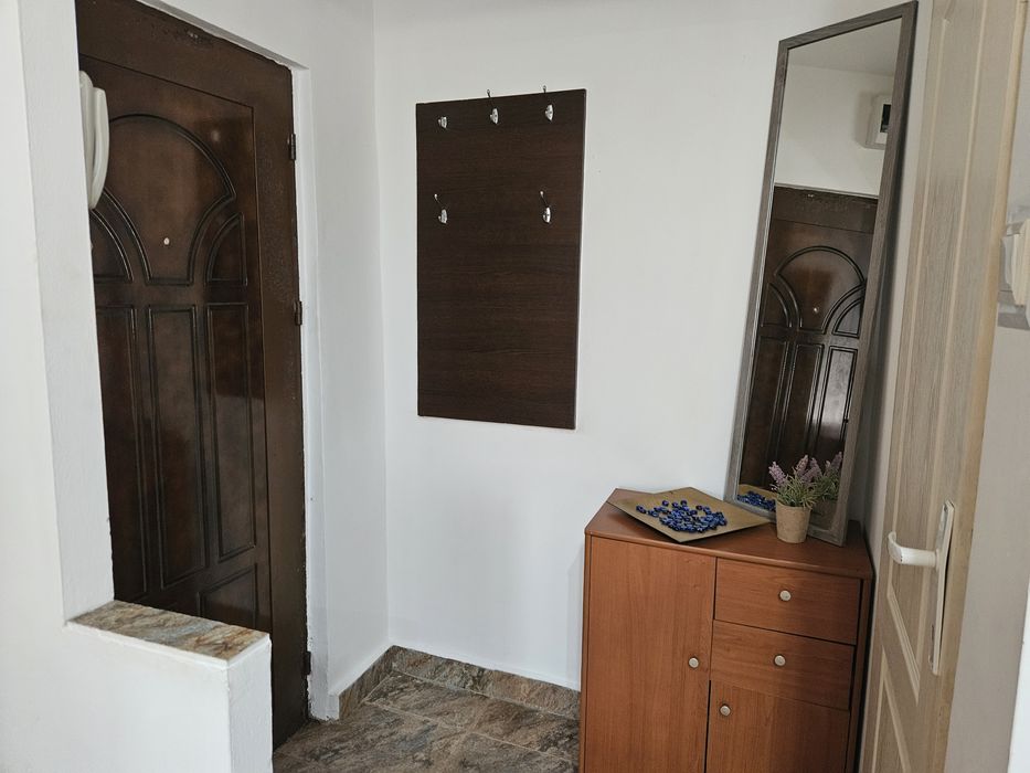 Garsonieră de închiriat - zona  Lipovei