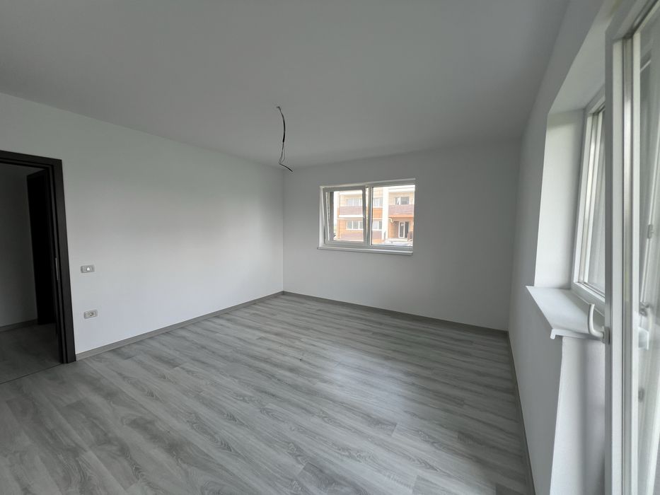 Proprietar vand garsoniera decomandata 40 mp util si parcare