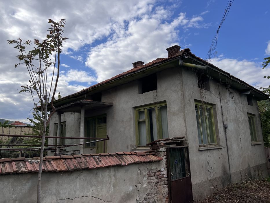 Къща в село Драговищица