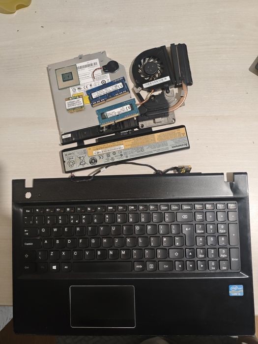 Lot piese dezmembrare Lenovo G500 – Încărcător original, 8GB RAM, Tastatură, Procesor i3, Cooler