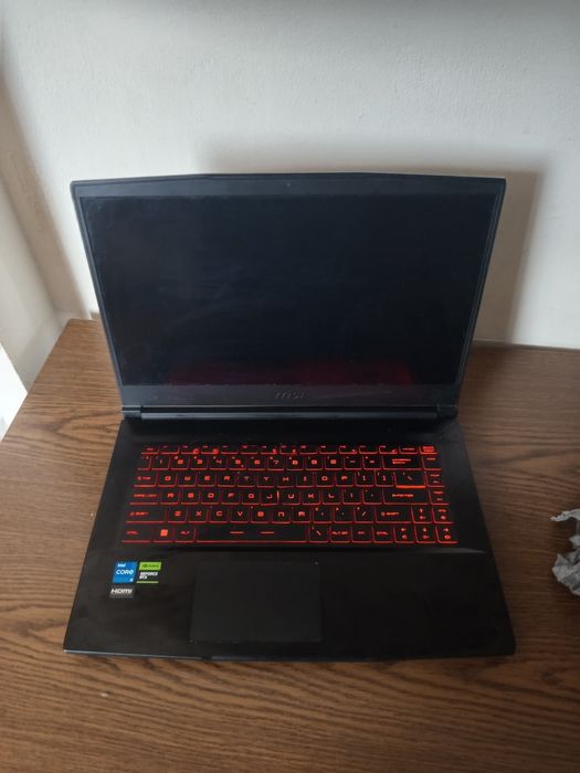 Laptop rtx 3050 i5 13 th și mouse Logitech g203