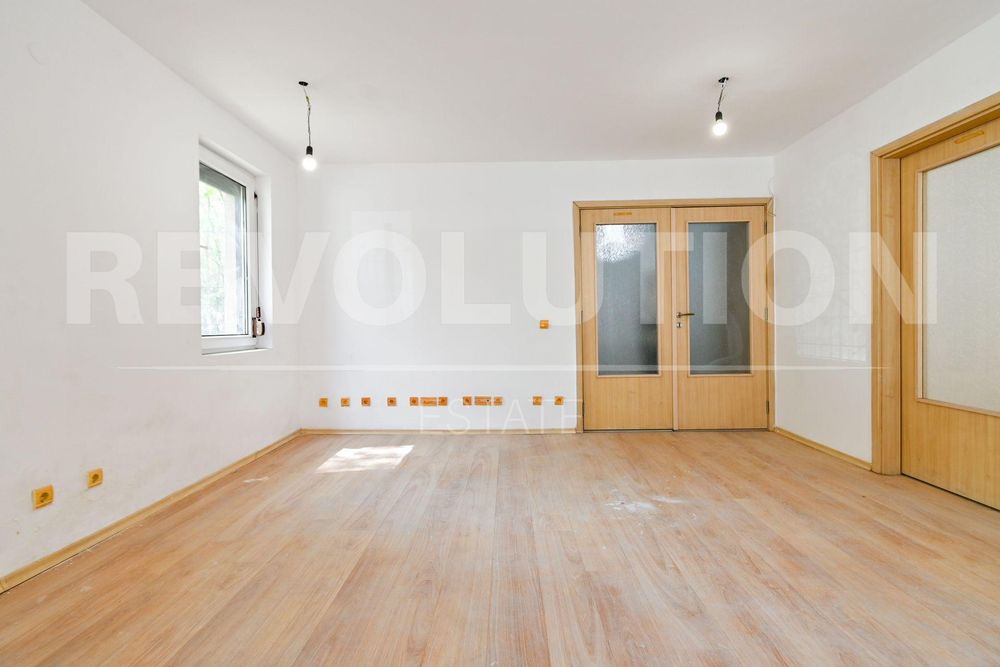 Продава се Тристаен апартамент в София, Студентски град - 90 кв.м за 1105 €/кв.м - Снимка #1