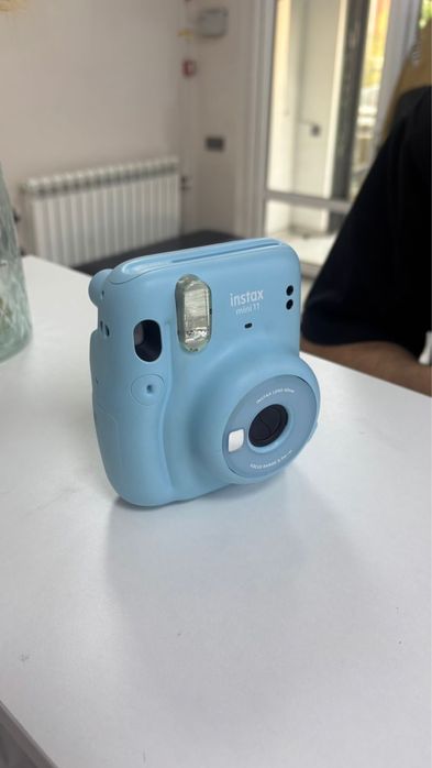 Продаю Instax Mini 11