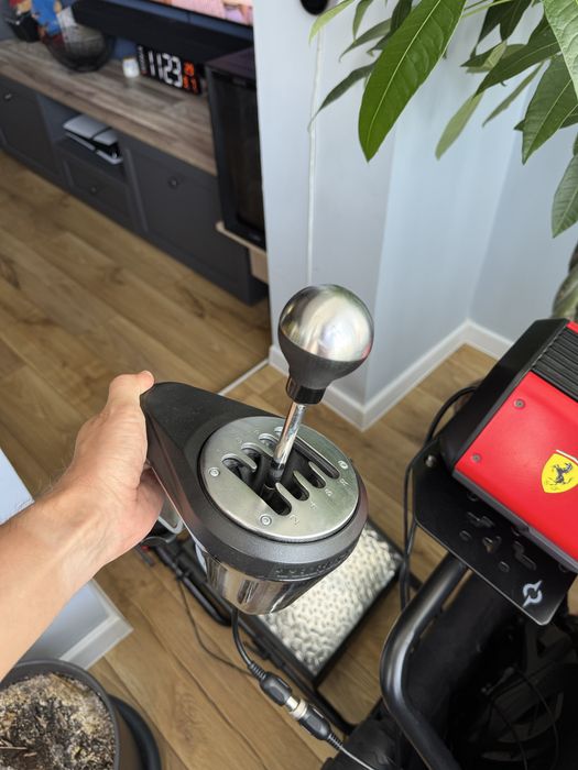 Volan Thrustmaster T818 Ferrari cu pedale T-LCM si schimbator TH8A