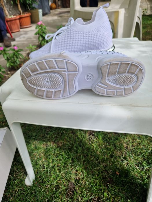 Спортни обувки бели