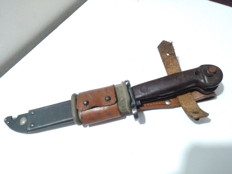 Baioneta AK47 cu teaca