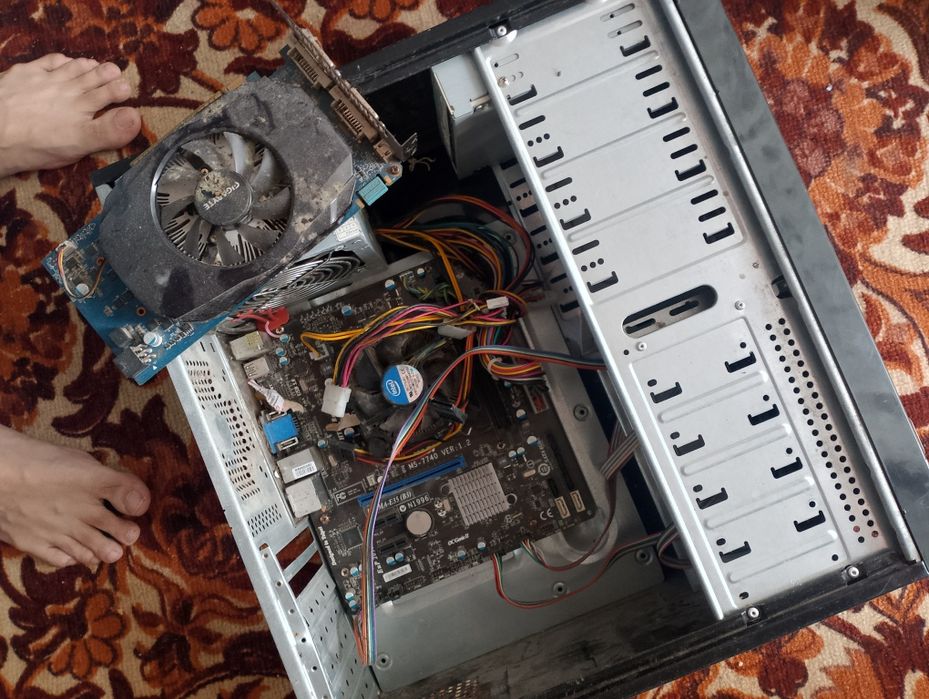 Процесс и два монитора